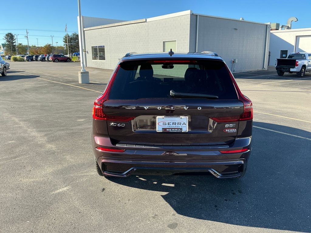 2026 Volvo XC60 B5 Plus photo 2