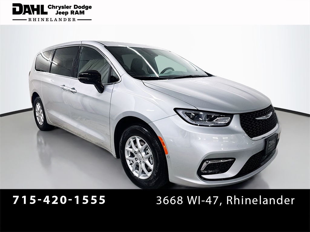 2026 Chrysler Pacifica Select's photo