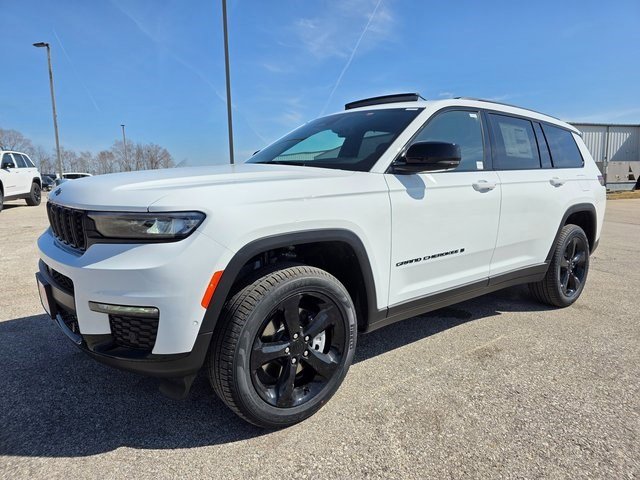 2025 Jeep Grand Cherokee Limited photo 2