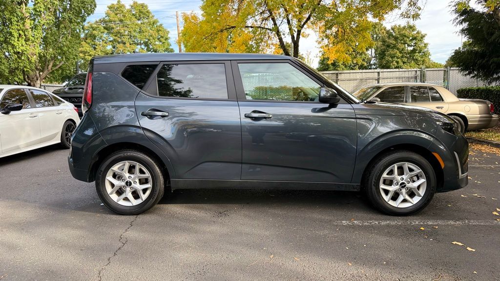 2024 Kia Soul LX photo 8