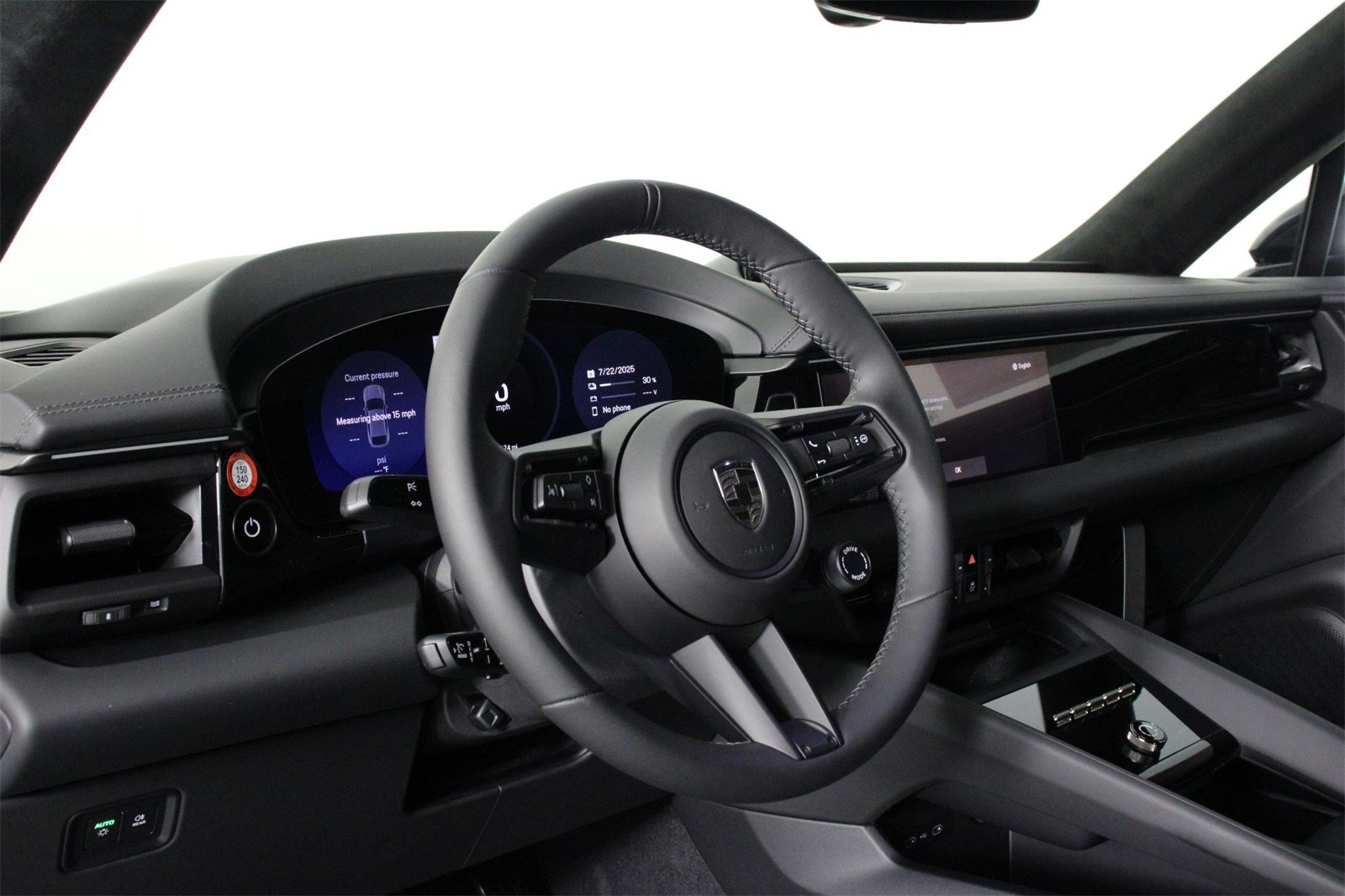2025 Porsche Macan Electric Turbo photo 4