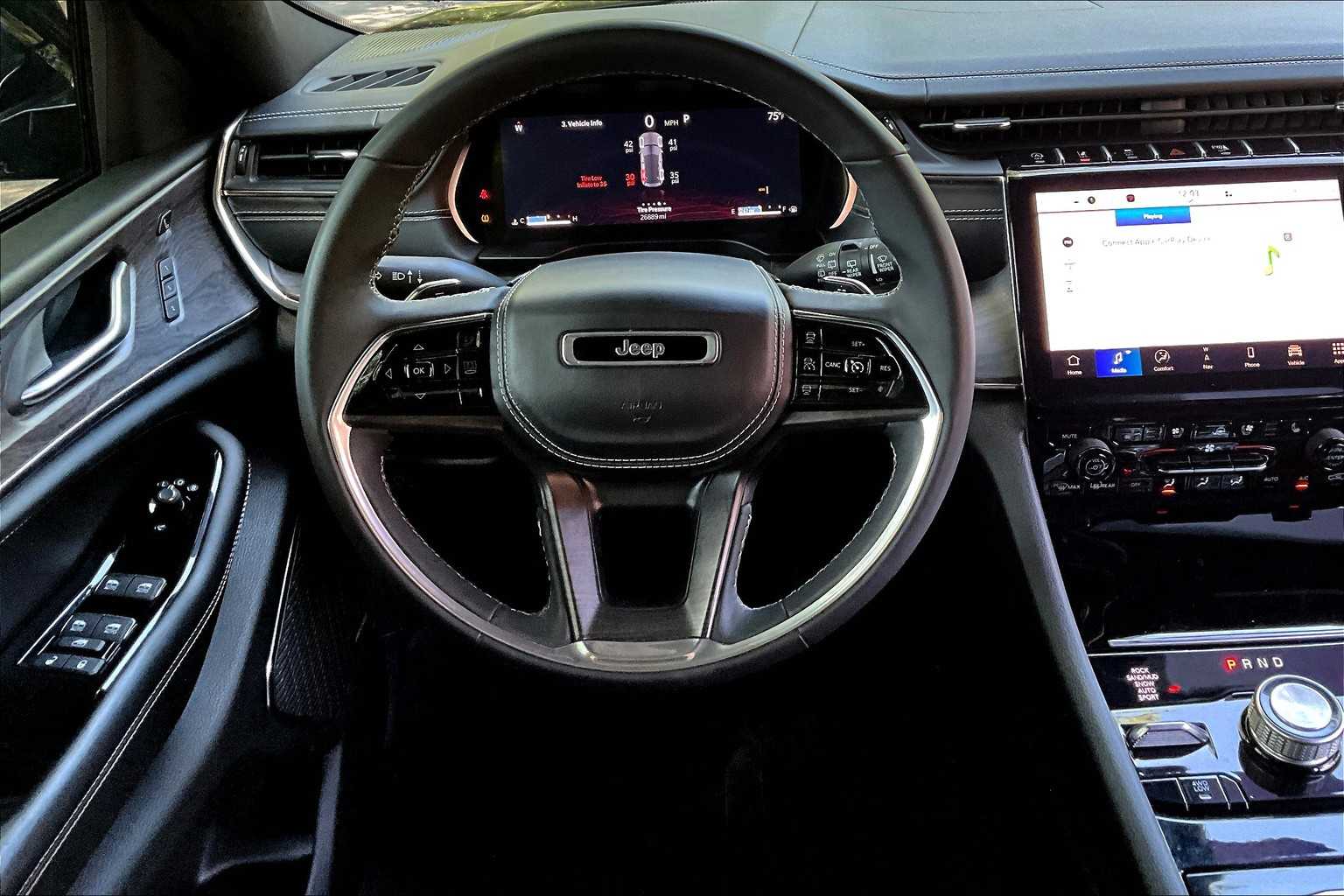 2024 Jeep Grand Cherokee Overland Sport photo 3
