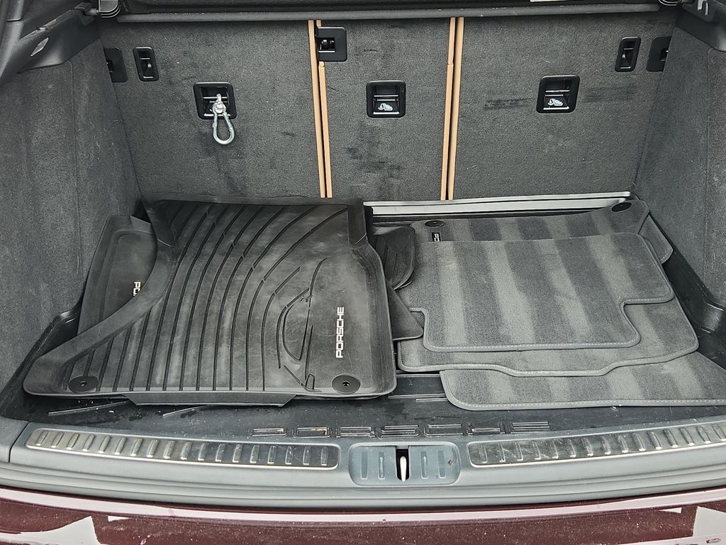 2023 Porsche Macan Base photo 28