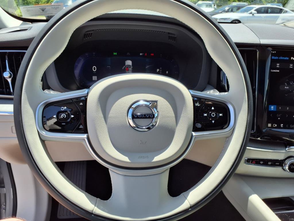2025 Volvo XC60 Plus photo 14