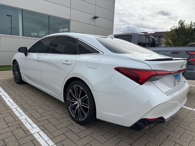 2019 Toyota Avalon XSE photo 2