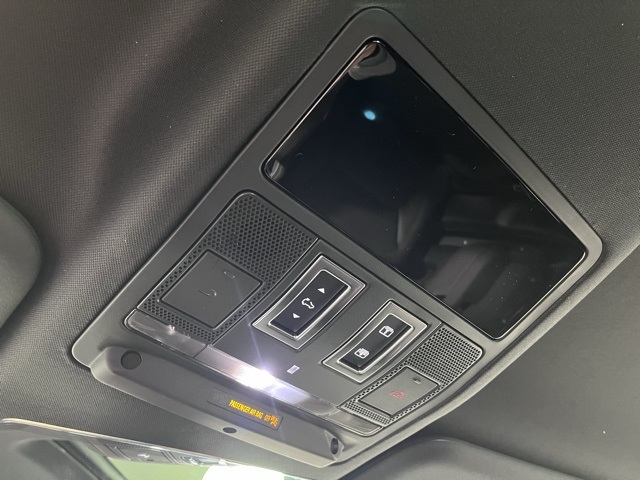 2025 Land Rover Defender 110 S photo 20