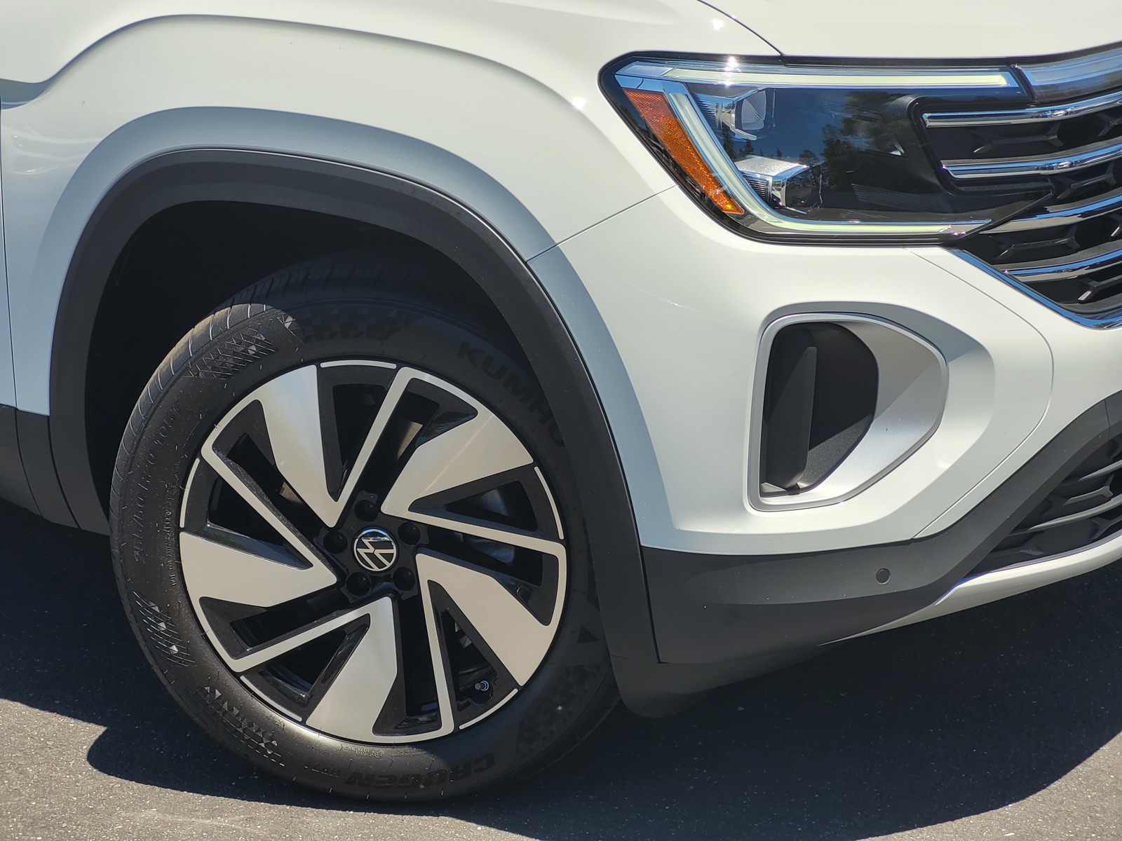 2024 Volkswagen Atlas SE Technology photo 3