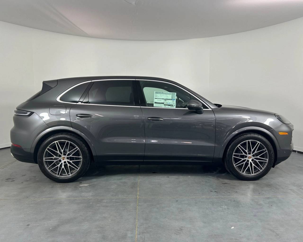 2025 Porsche Cayenne photo 8