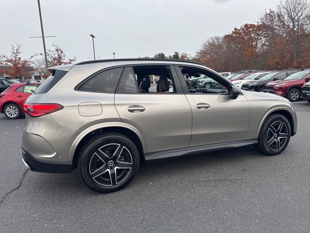 2024 Mercedes Benz GLC 300 4MATIC photo 2