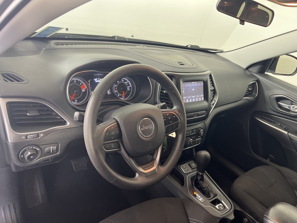 2019 Jeep Cherokee Latitude photo 3