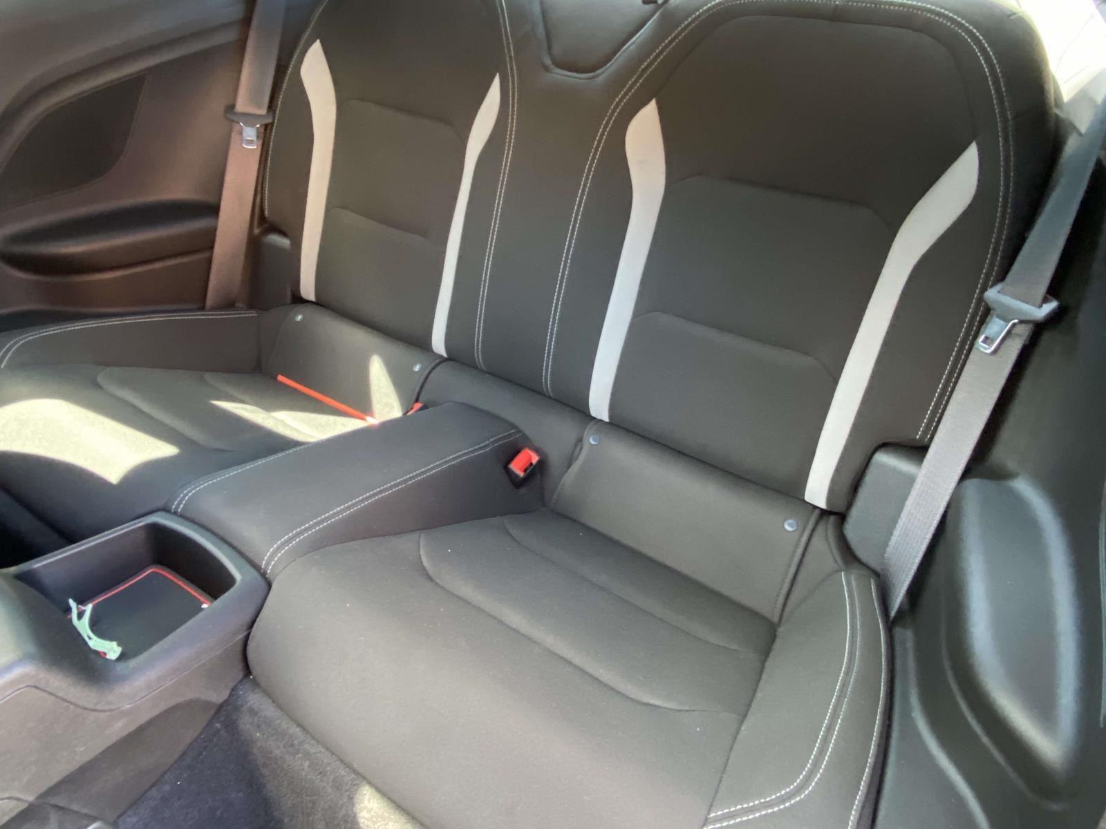 2021 Chevrolet Camaro 1LT photo 4