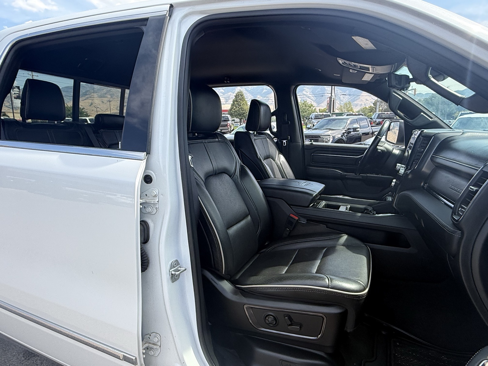 2022 Ram 1500 Limited photo 10