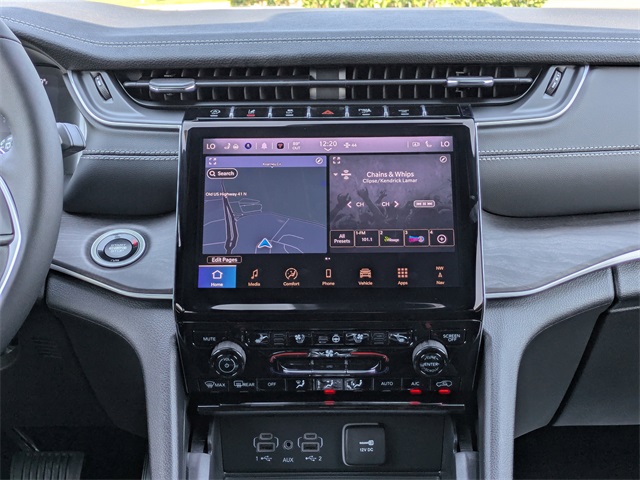 2025 Jeep Grand Cherokee Limited photo 18