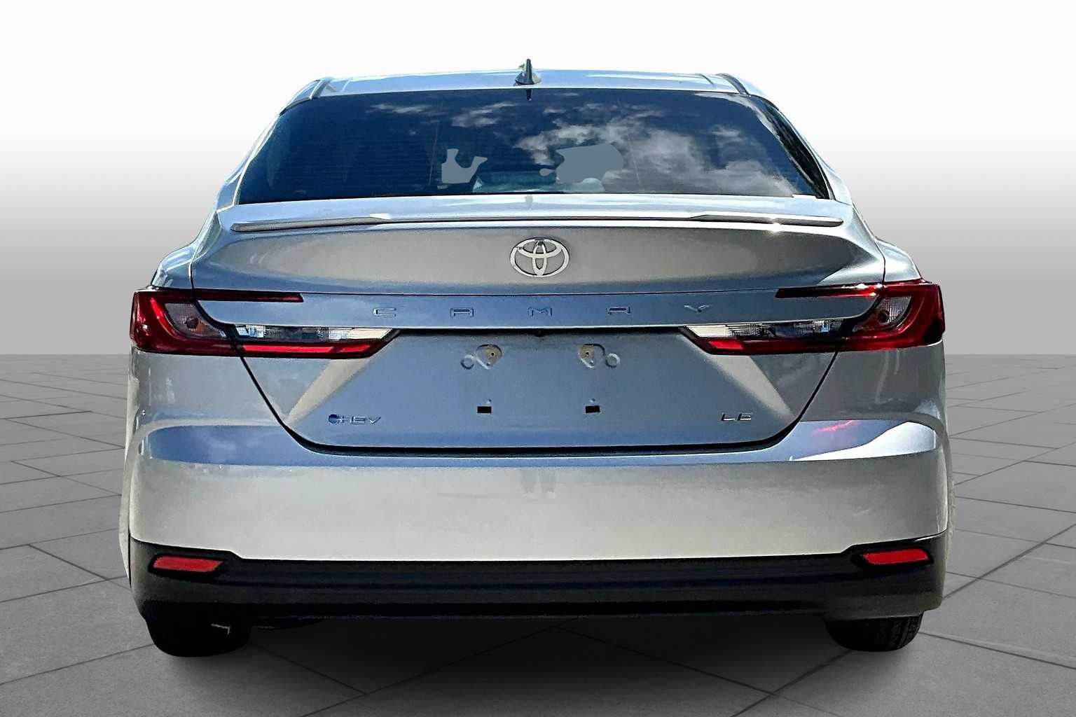 2025 Toyota Camry LE photo 4