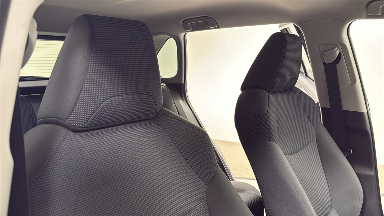 2019 Toyota RAV4 LE photo 18