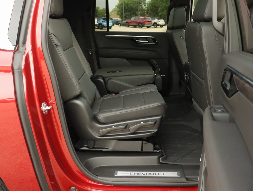 2025 Chevrolet Suburban LT photo 35