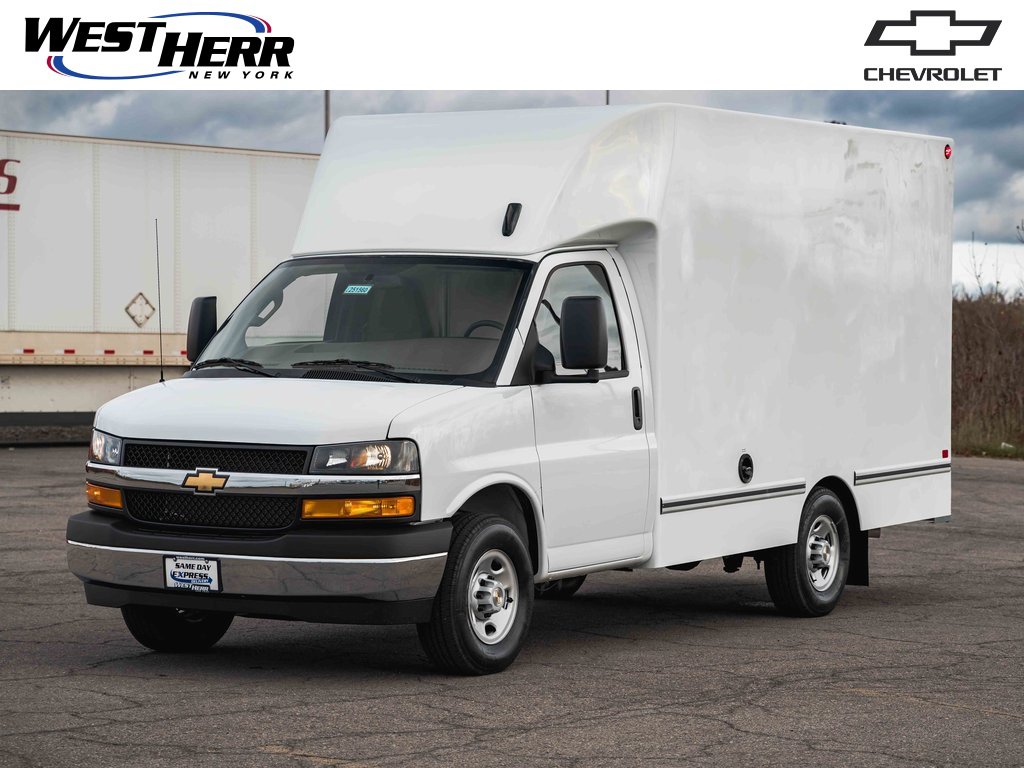 2025 Chevrolet Express Cutaway Base's photo