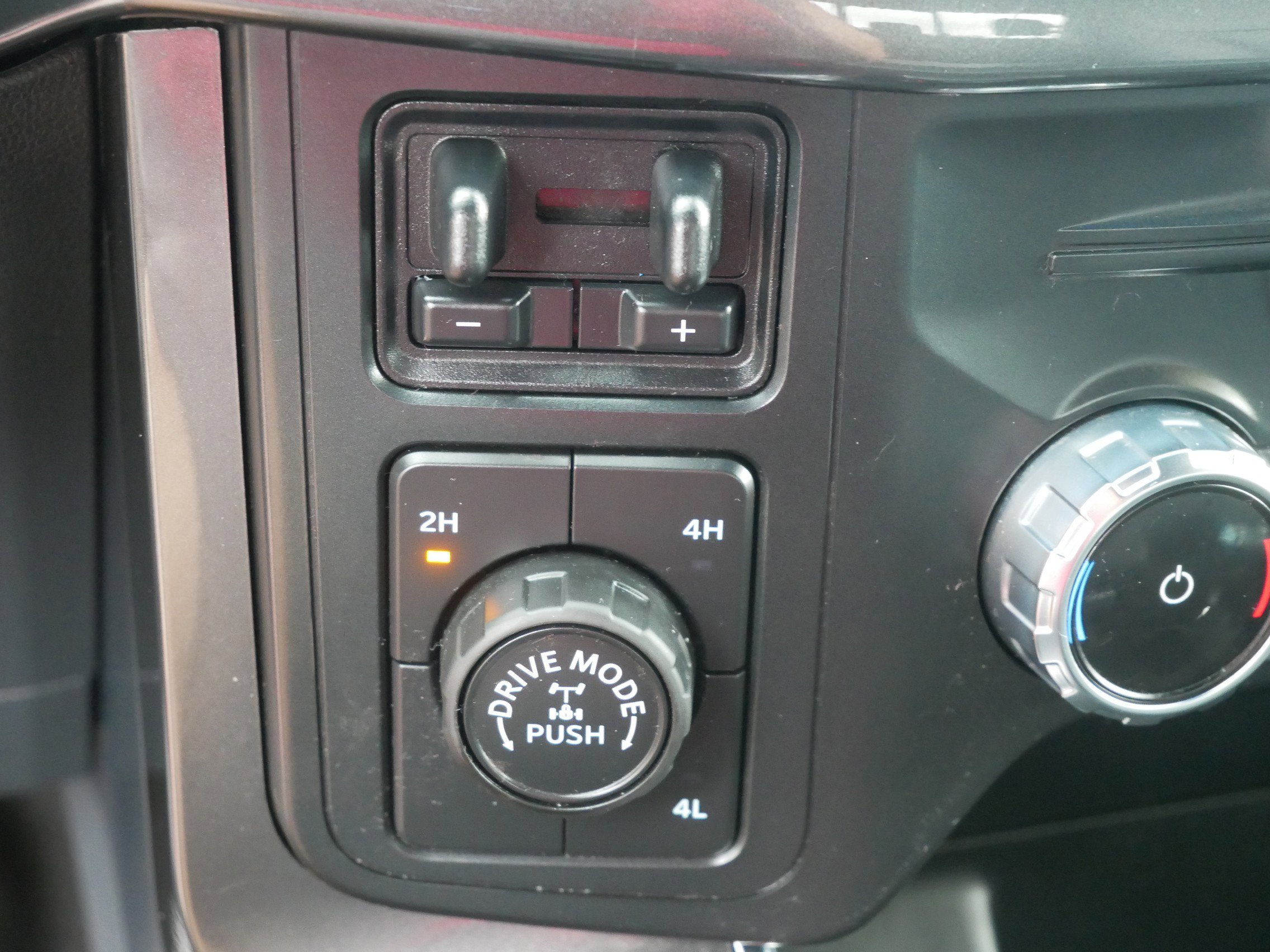 2022 Ford F-150 XLT photo 22