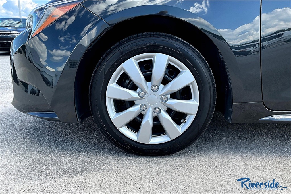 2021 Toyota Corolla LE photo 27