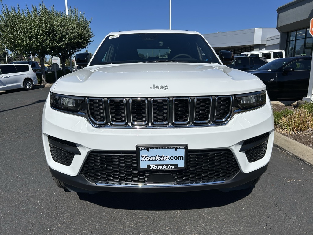 2025 Jeep Grand Cherokee Laredo X photo 3