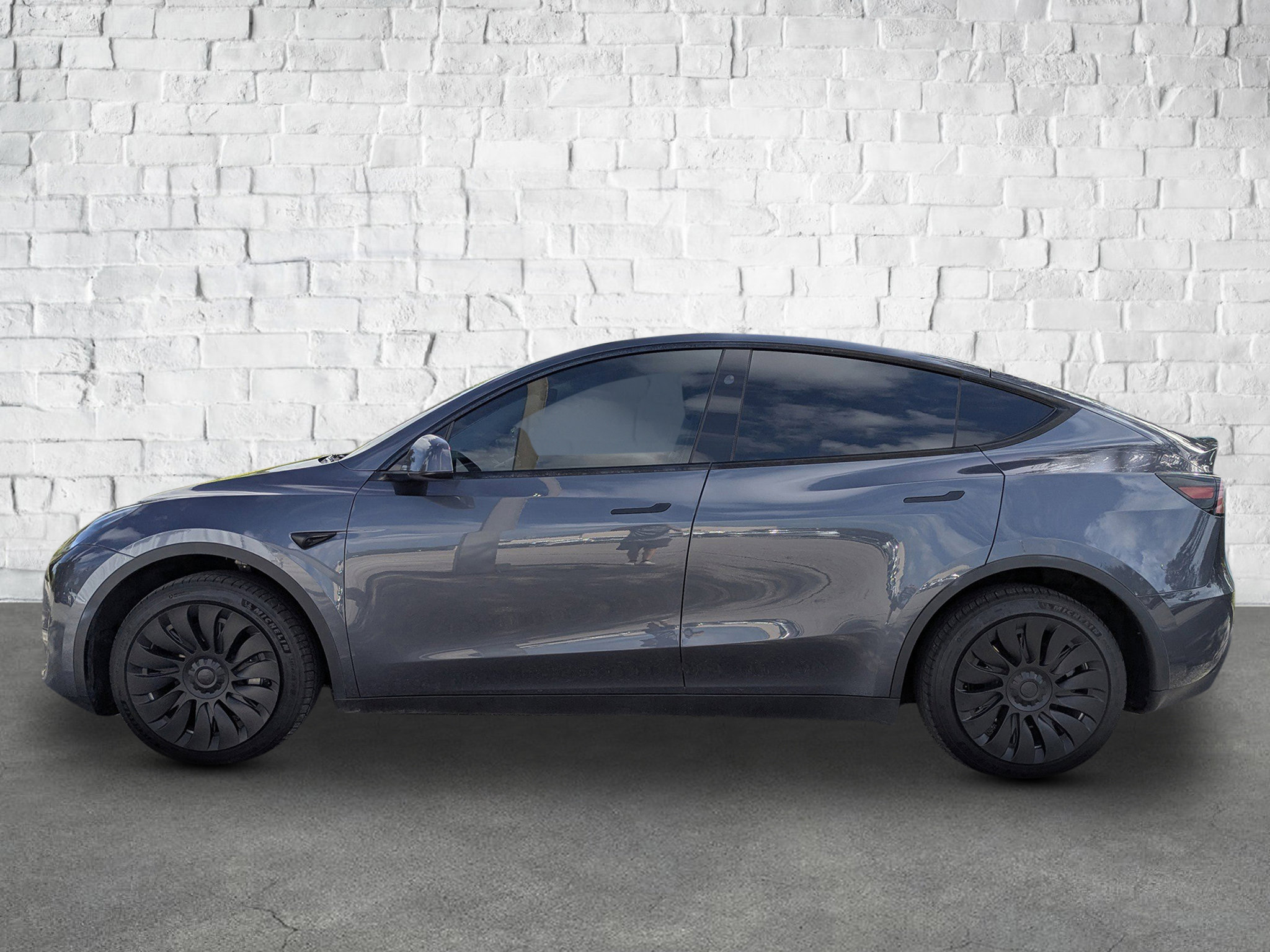 2023 Tesla Model Y Long Range photo 2