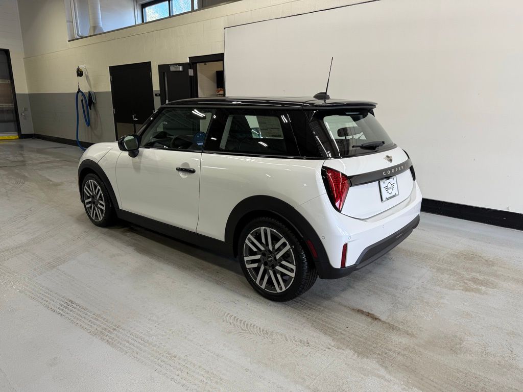 2025 Mini Cooper Hardtop S photo 2