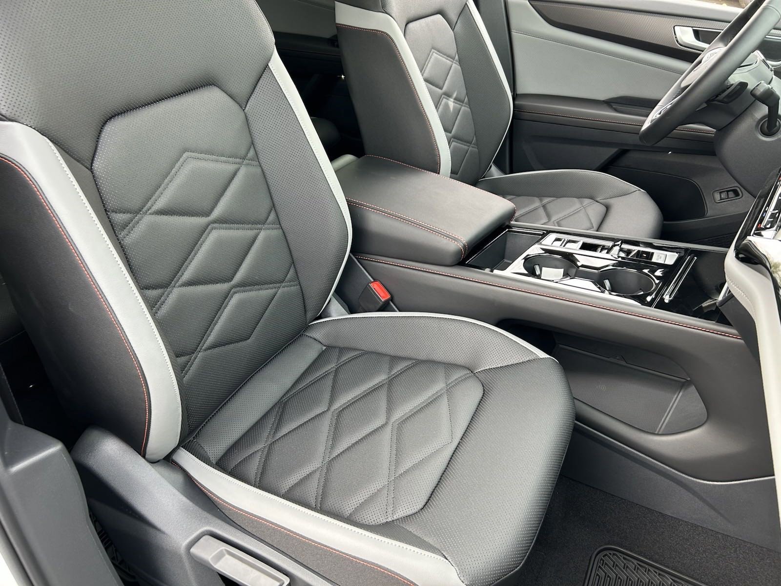 2025 Volkswagen Atlas Peak Edition SE photo 6