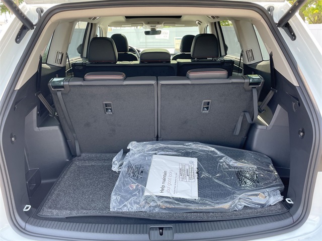 2025 Volkswagen Atlas Peak Edition SE Technology photo 28