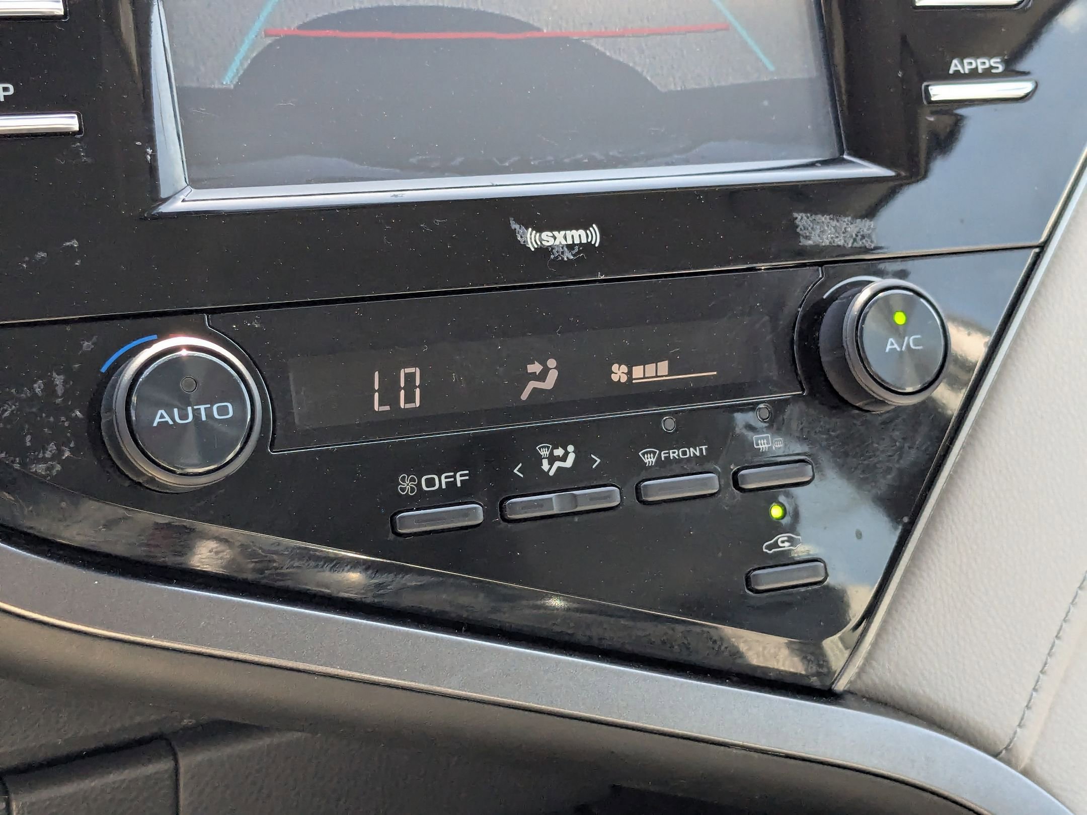 2020 Toyota Camry SE photo 22
