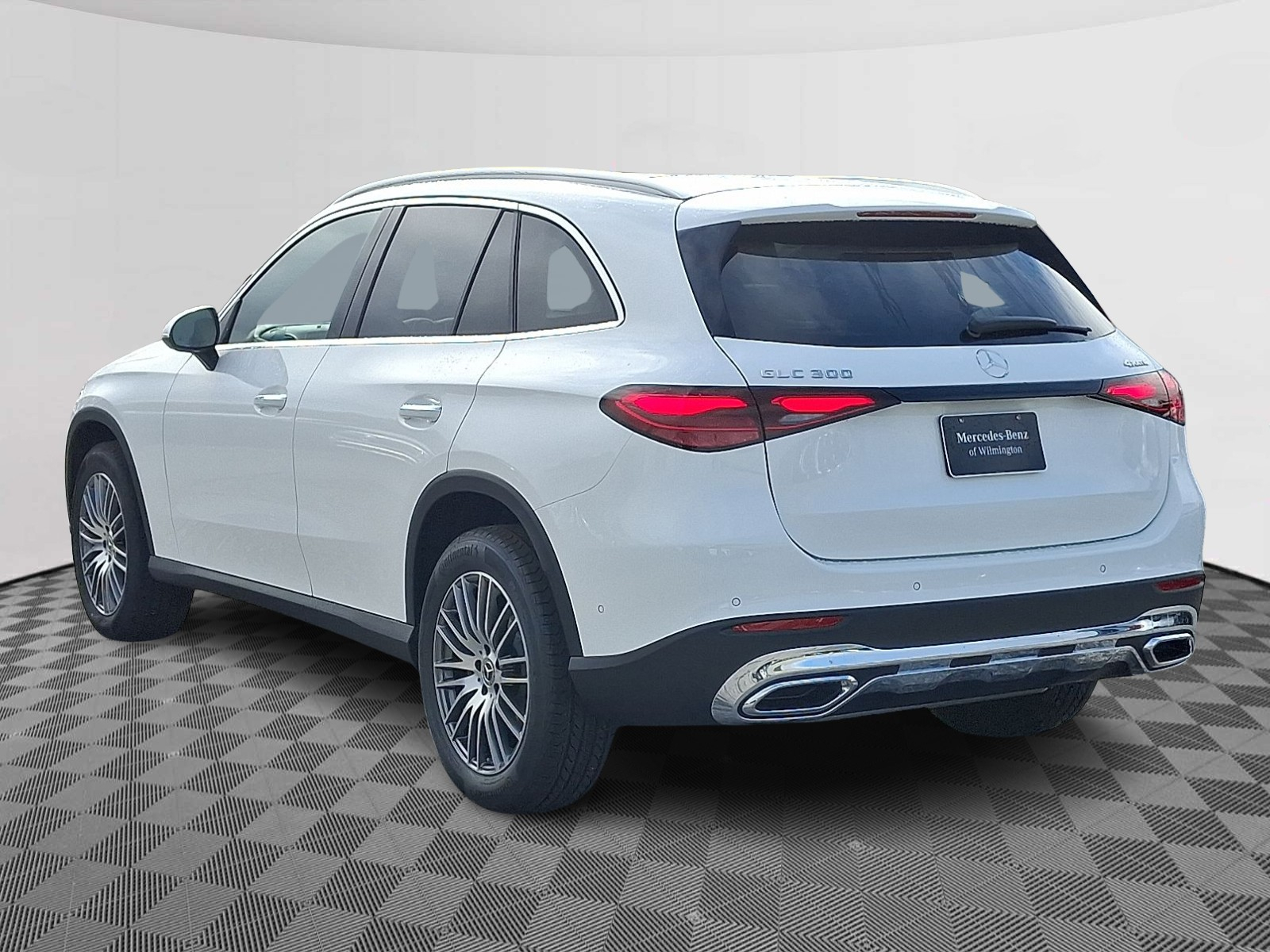 2026 Mercedes Benz GLC 300 4MATIC photo 3