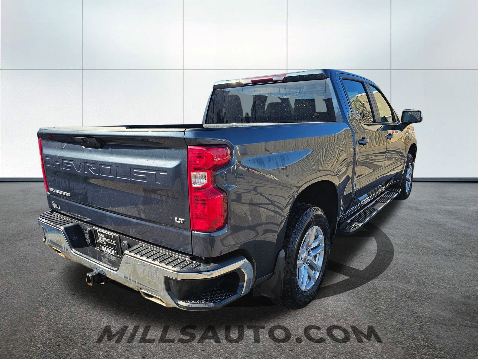 2021 Chevrolet Silverado 1500 LT photo 3