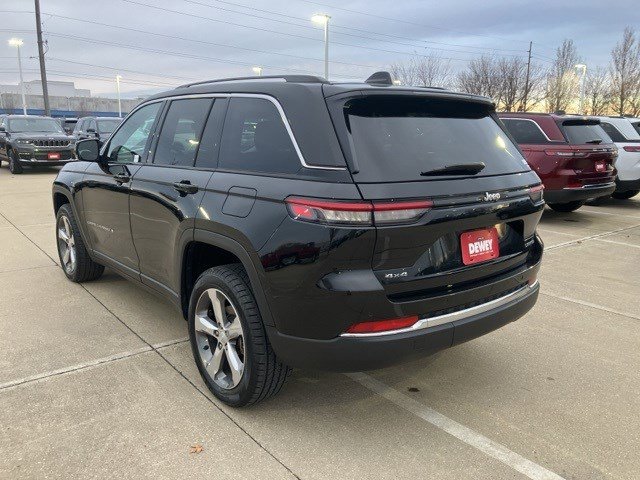 2022 Jeep Grand Cherokee Limited photo 2