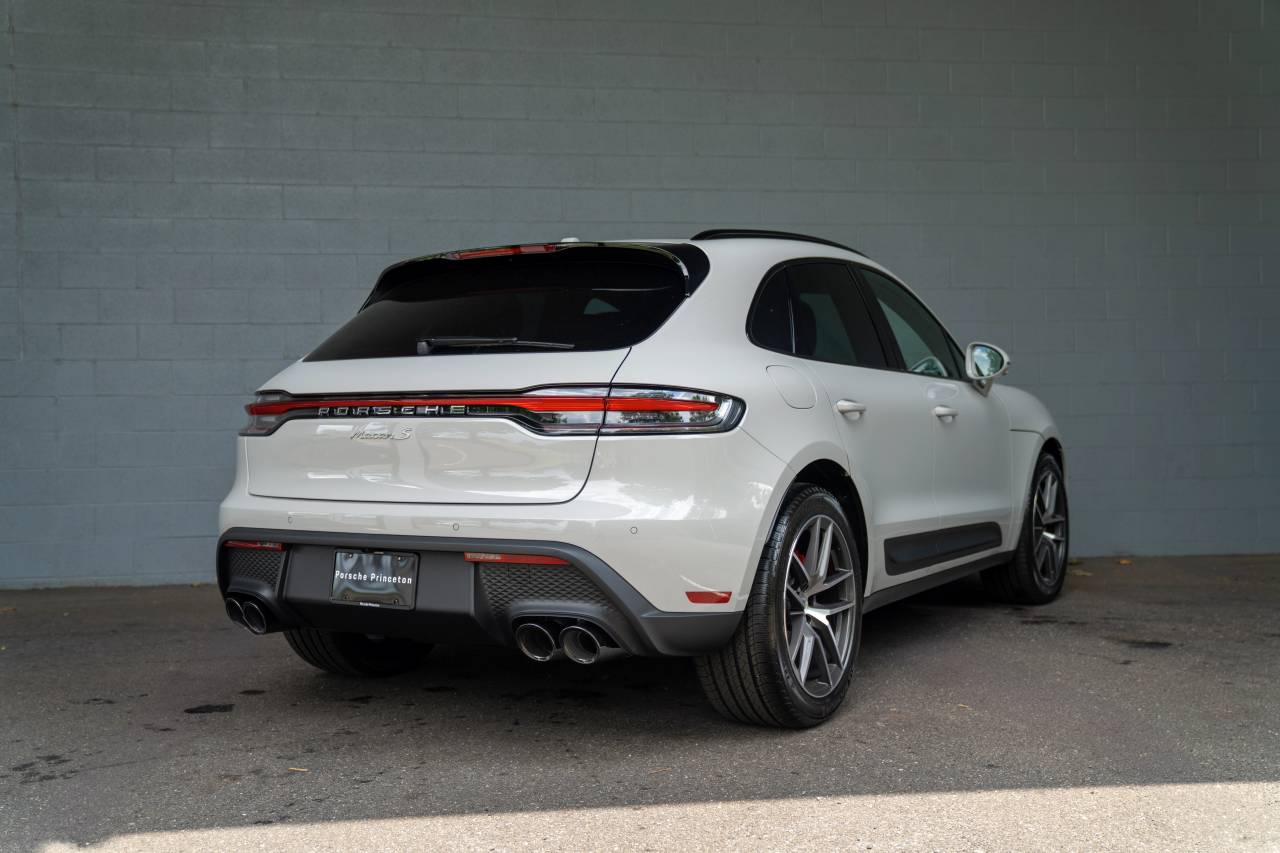 2025 Porsche Macan S photo 14