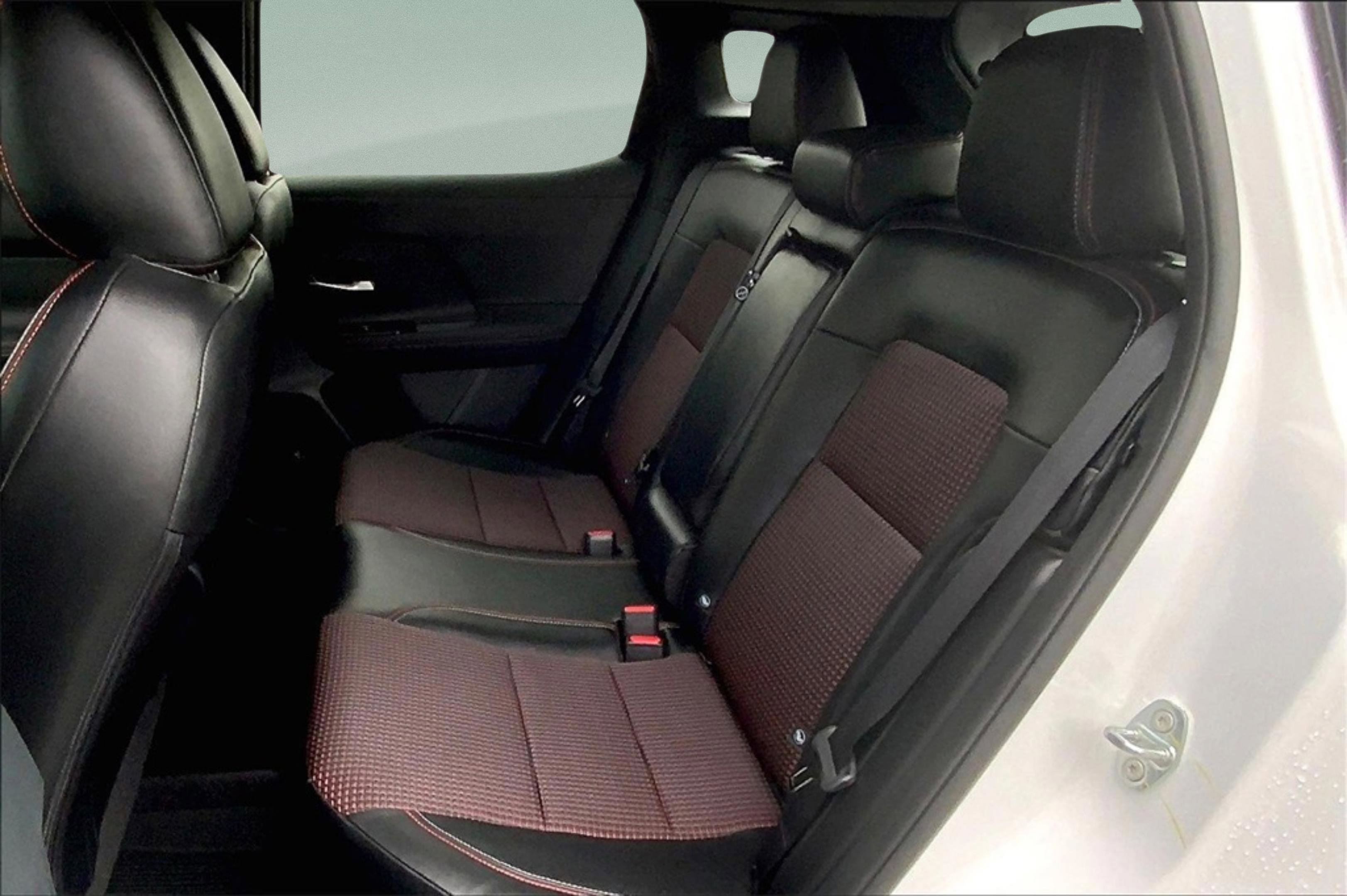 2025 Nissan Kicks SR photo 10