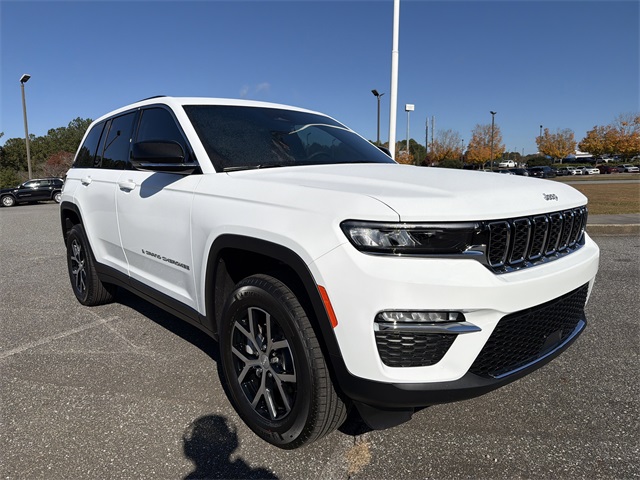 2025 Jeep Grand Cherokee Limited photo 3