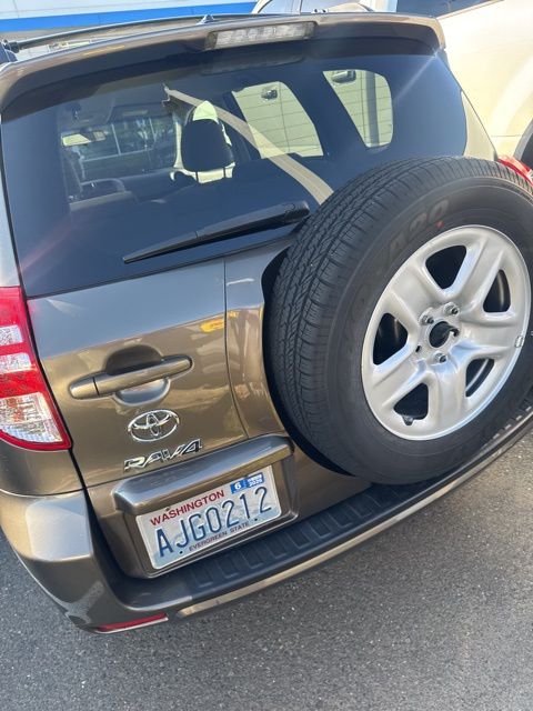 2011 Toyota RAV4 Base photo 4