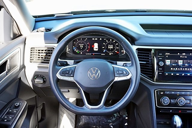 Used 2022 Silver Volkswagen 3.6L V6 SE w/Technology image 21