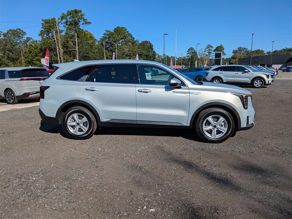 2026 Kia Sorento LX photo 2