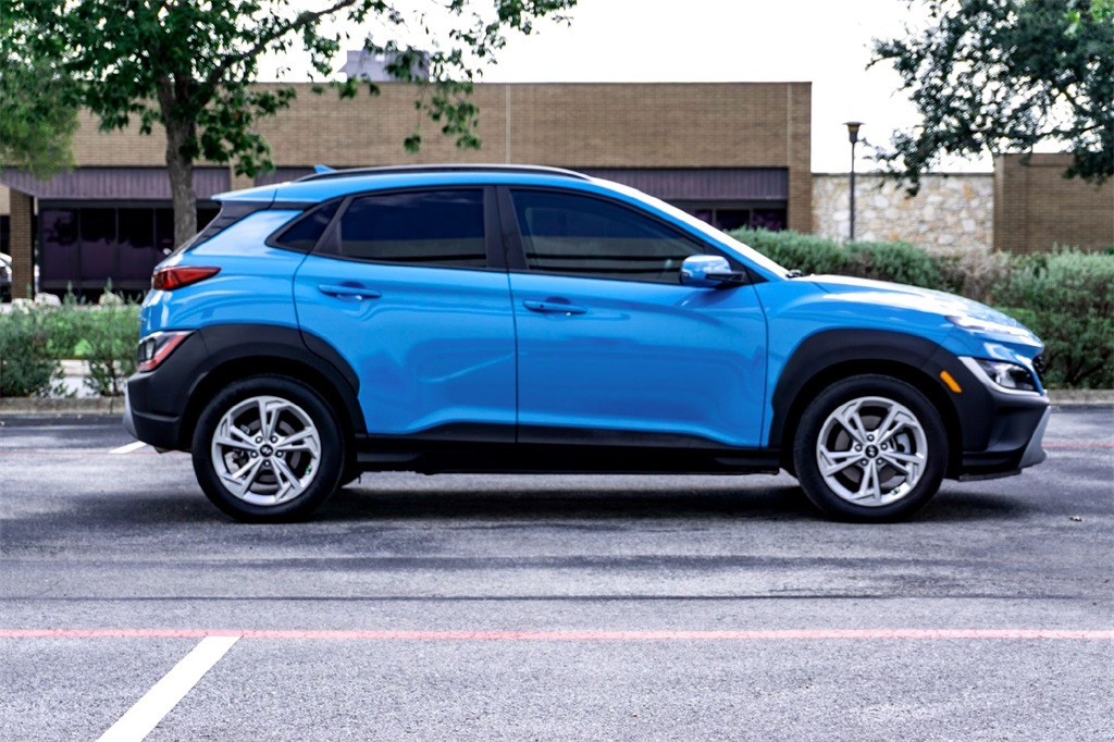 2023 Hyundai Kona SEL photo 4