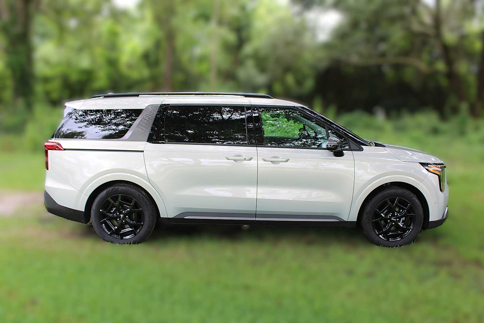 2025 Kia Carnival SX Prestige photo 4