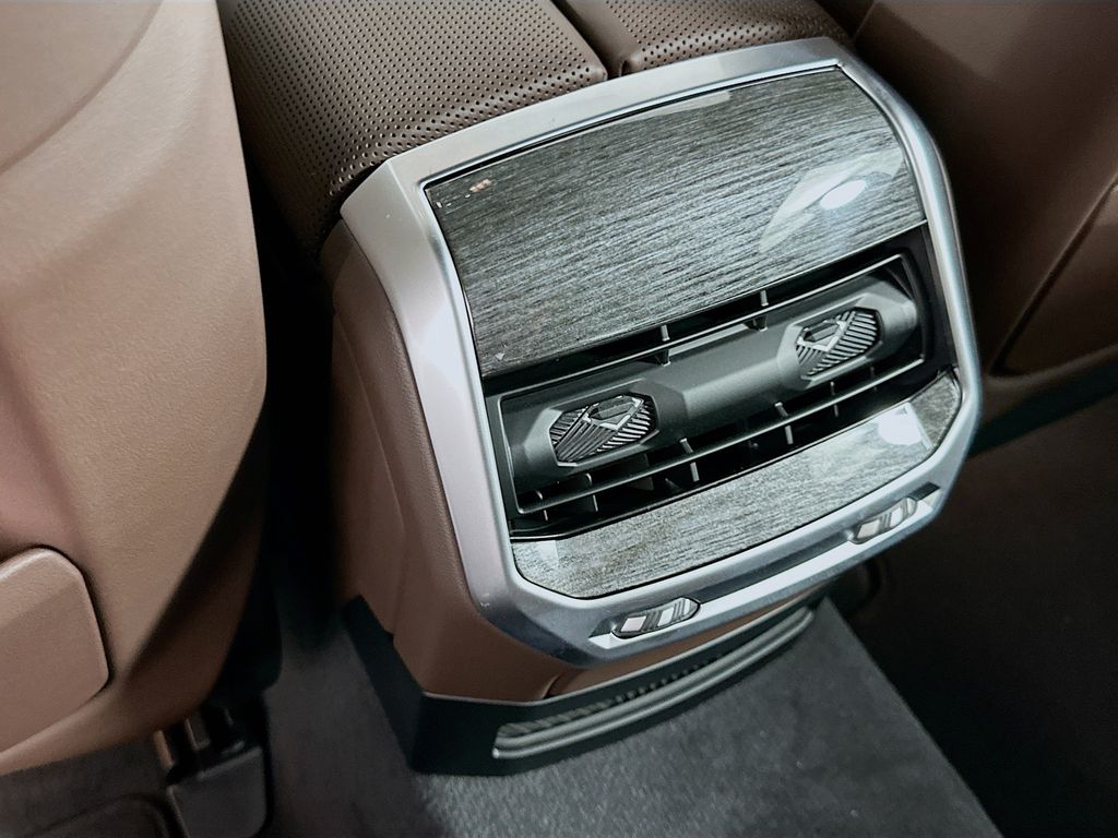 2025 Bmw 740i photo 16