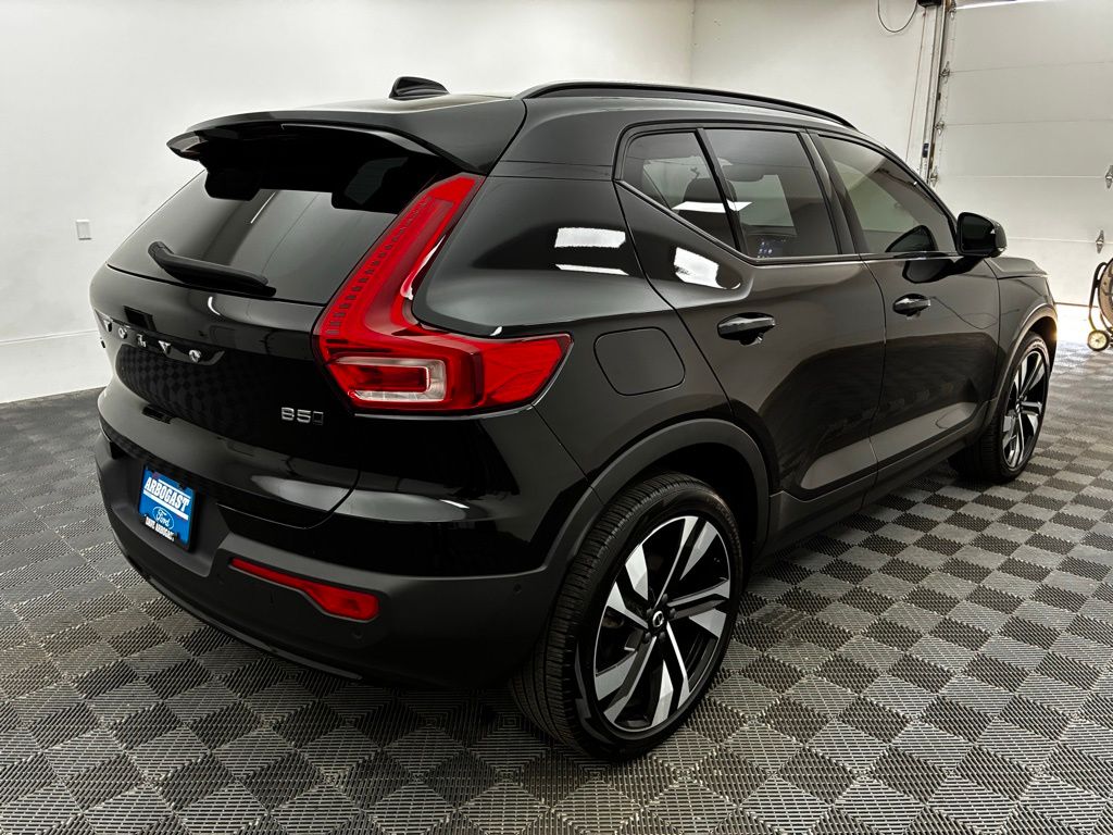 2023 Volvo XC40 Plus photo 7