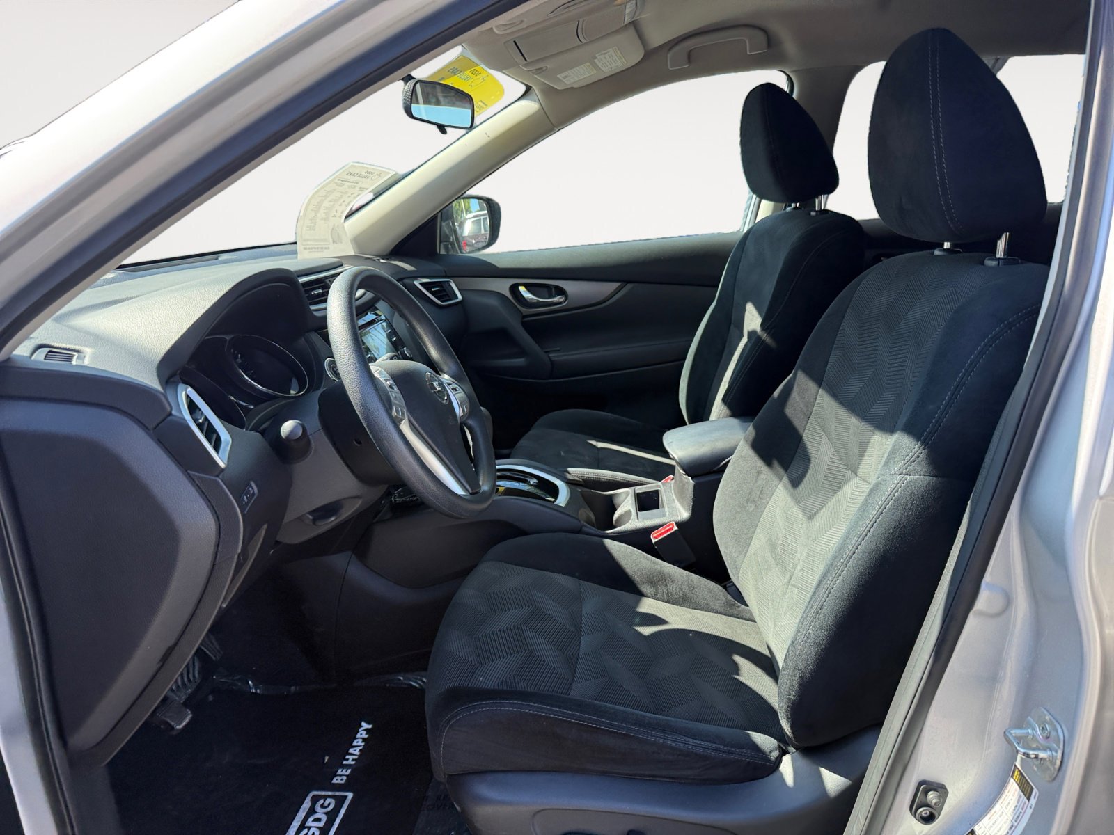 2015 Nissan Rogue SV photo 10