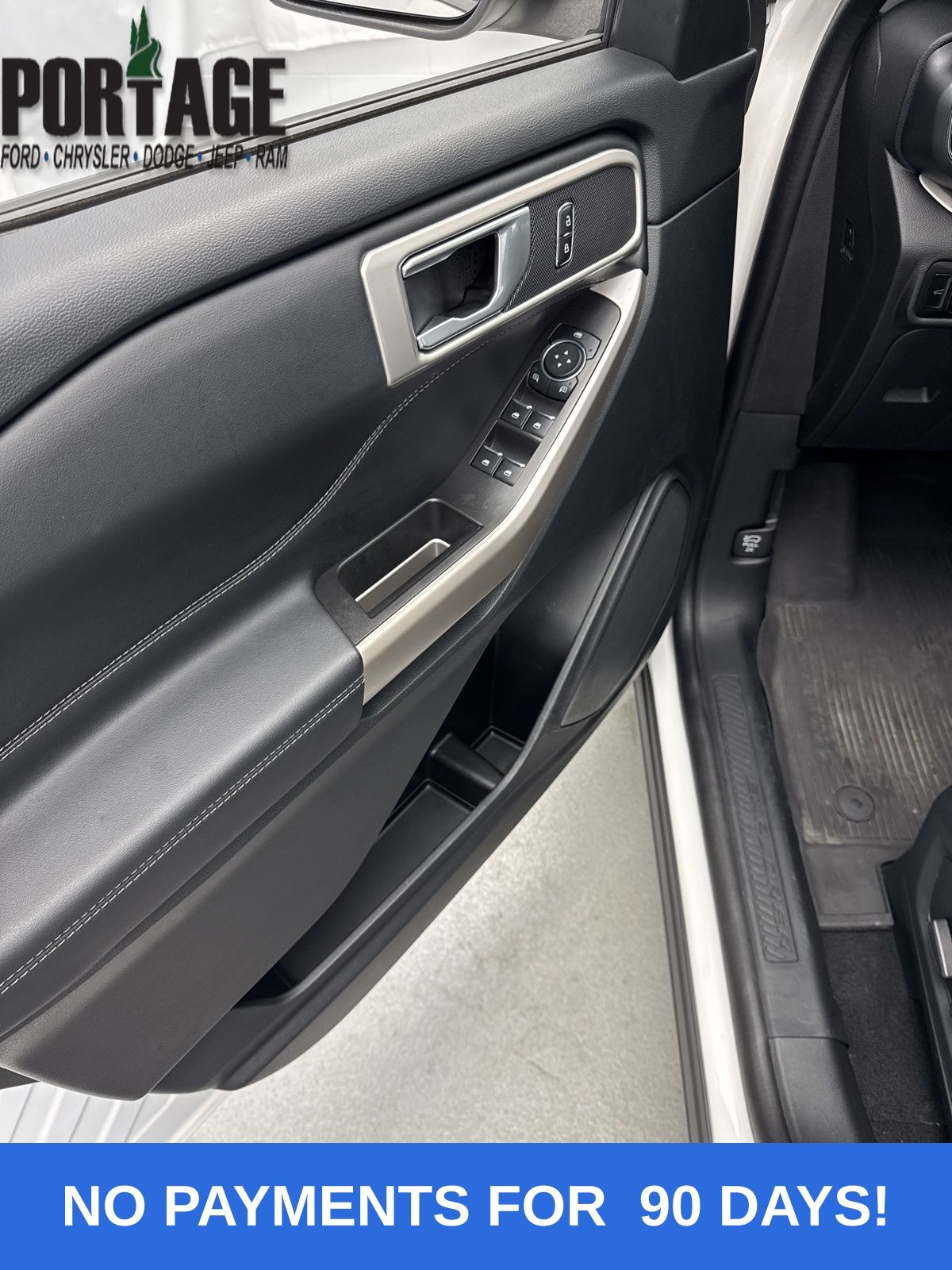 2023 Ford Explorer XLT photo 4