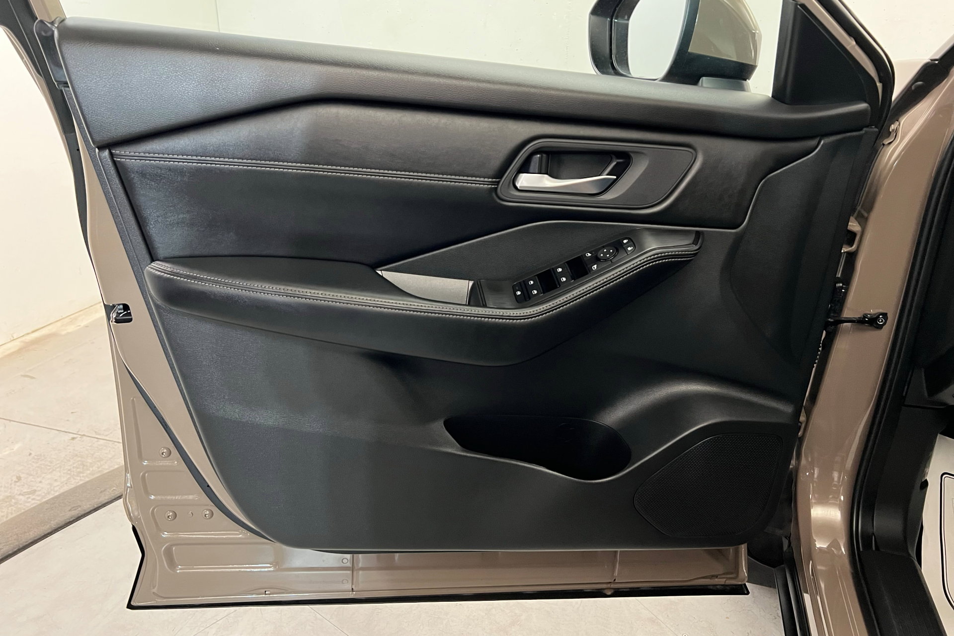 2024 Nissan Rogue SV photo 14