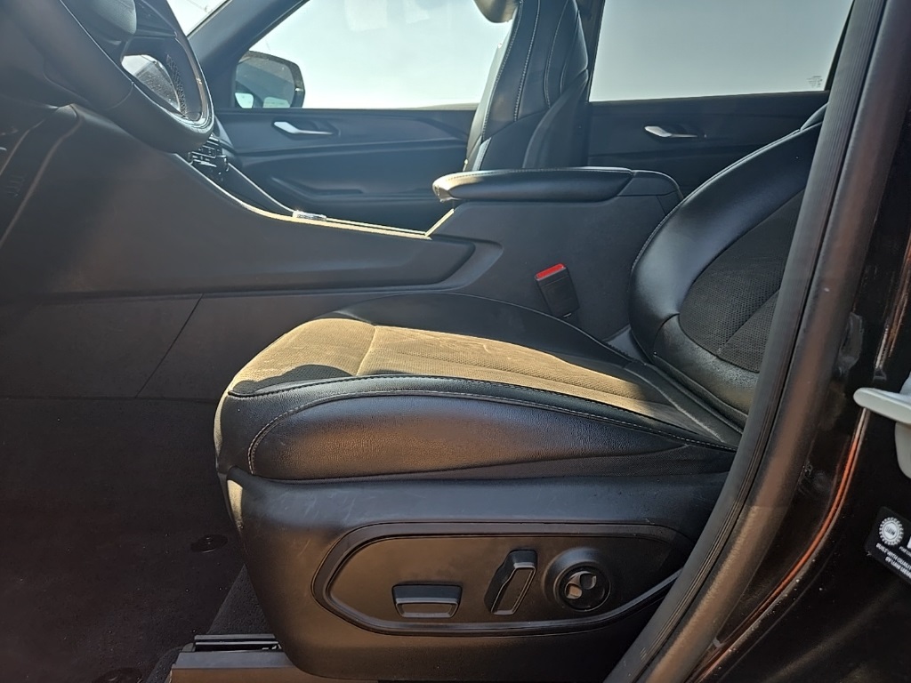 2024 Jeep Grand Cherokee Altitude photo 3