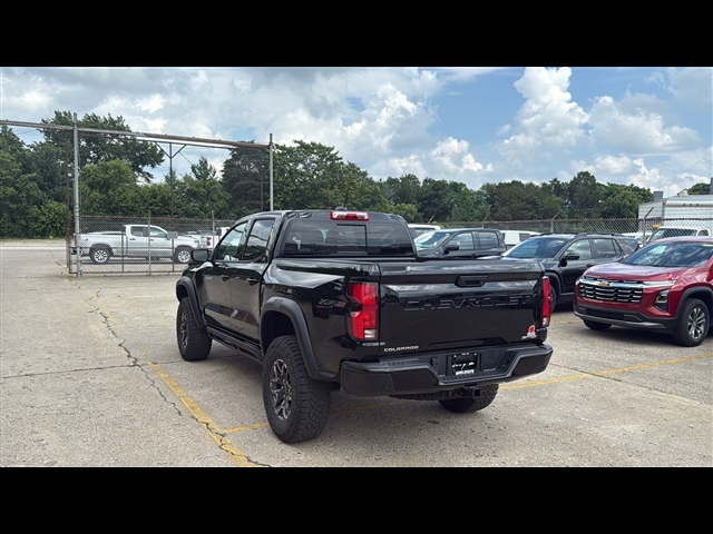 2025 Chevrolet Colorado ZR2 photo 3