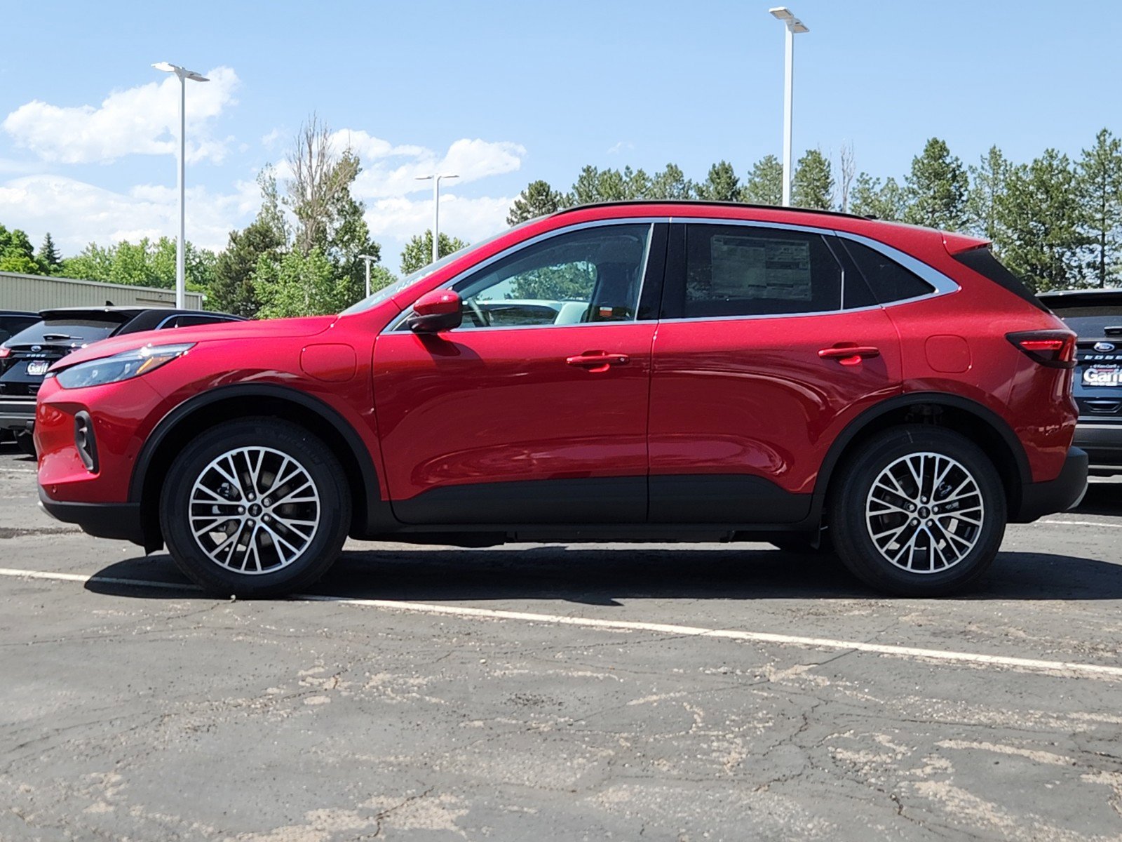 2024 Ford Escape Plug-In Hybrid Premium photo 2