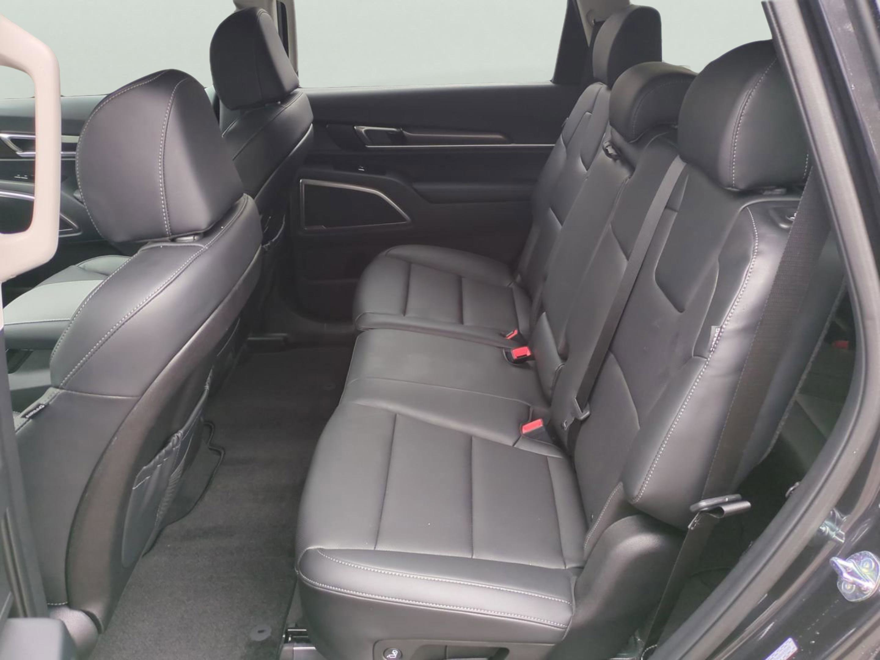2025 Kia Telluride LX photo 13
