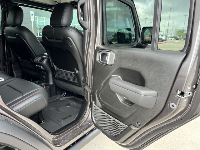2025 Jeep Wrangler Rubicon photo 18
